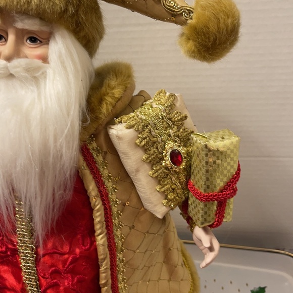 19” Inch Standing Santa Clause. Gold/Red. Christmas Santa bearing Gifts … - Picture 3 of 8